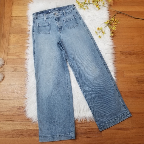Old Navy Denim - OLD NAVY Extra Hig-Rise Wide Legs Jeans Color Blue Size 8, Front pockets.
